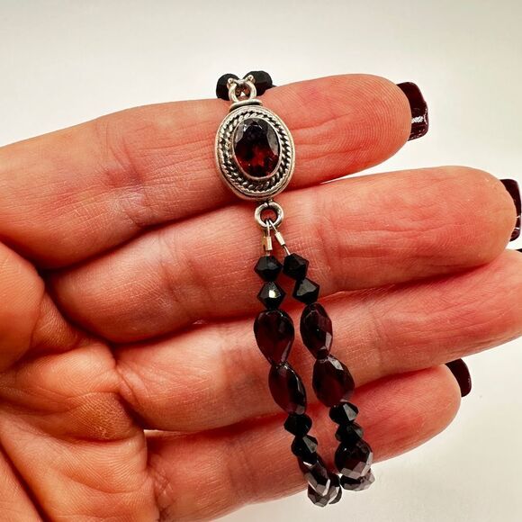 Faceted garnet in a sterling silver clasp with garnet, crystal beaded bracelet! - Picture 6 of 13